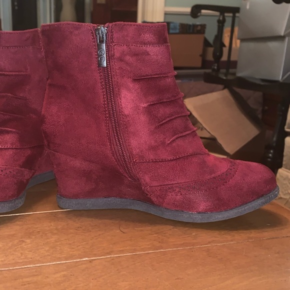 G.C. shoes Madeline burgundy suede wedge booties - Picture 5 of 8